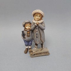 Holka, kluk u sáněk retro Polystonové a keramické figurky - andělé, kominík, děti, důchodci, houby