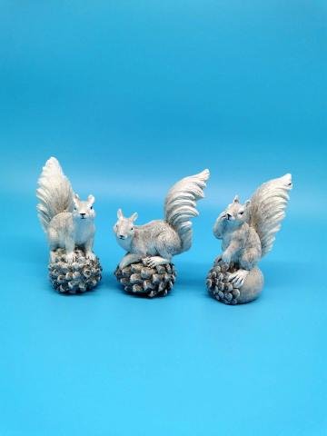 Veverka bílá na žaludu menší - Polystonové a keramické figurky