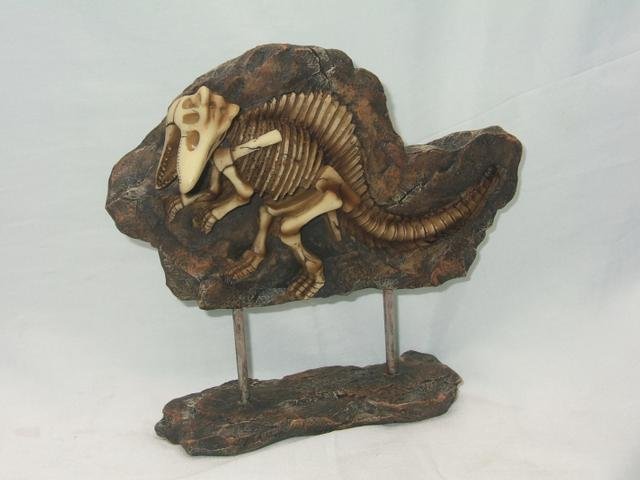 Kostra dinosaurus na stojanu - Polystonové a keramické figurky