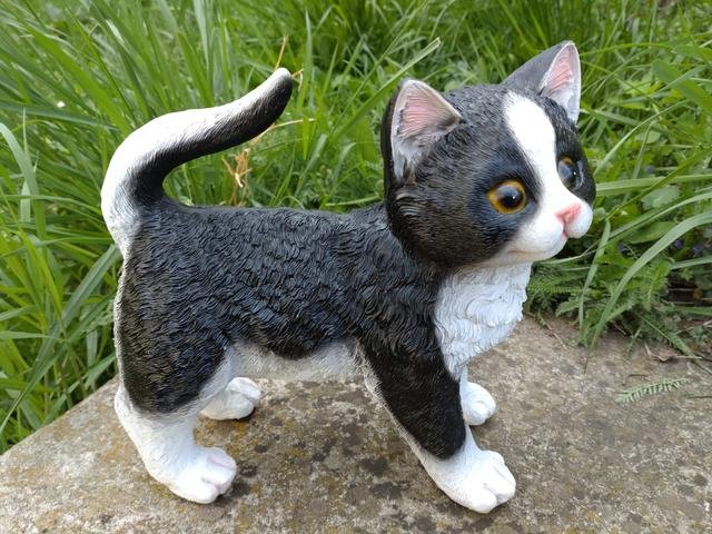 Kočka polyston černobílá - Polystonové a keramické figurky