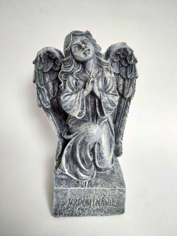 Anděl šedý "Vzpomínáme" - Polystonové a keramické figurky