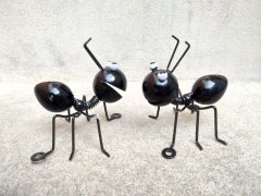 Mravenec kovový závěsný Závěsná dekorace, zápichy, věšáky