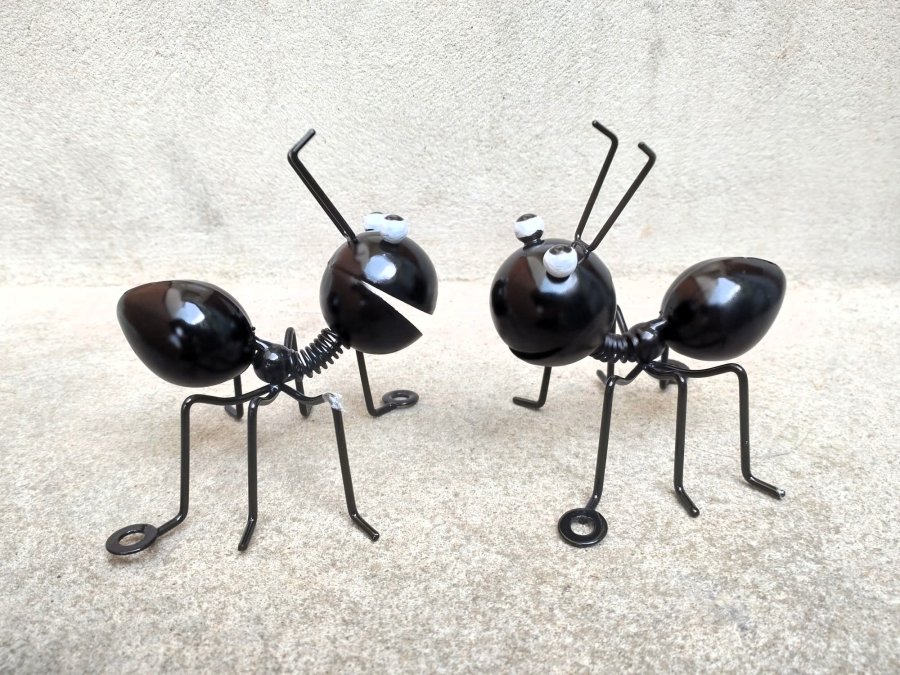 Mravenec kovový závěsný - Závěsná dekorace, zápichy, věšáky