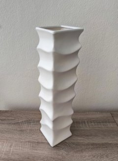 Váza bílá čtvercová Vázy