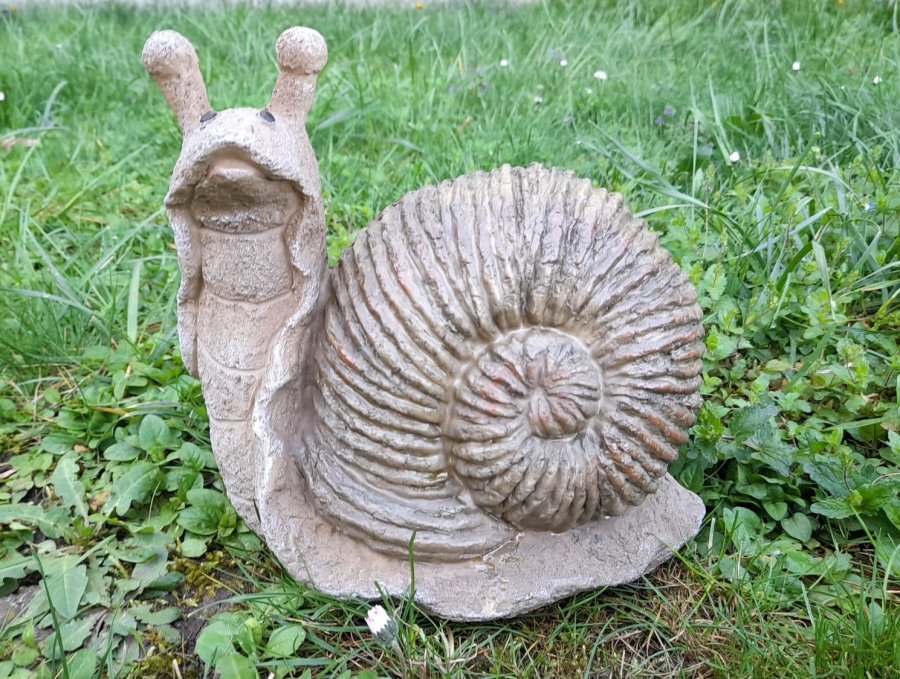 Šnek polyston šedý - Polystonové a keramické figurky